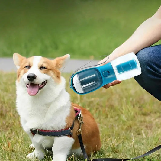 Trois-en-un pour chien :  Tasse d'eau, Sac à crottes, Gamelle croquette - Sky